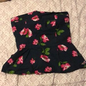 👚 4 for $25 Floral strapless top